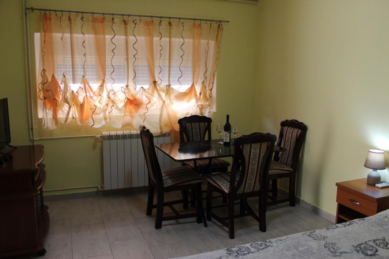 טיווט Apartmani Franovic מראה חיצוני תמונה