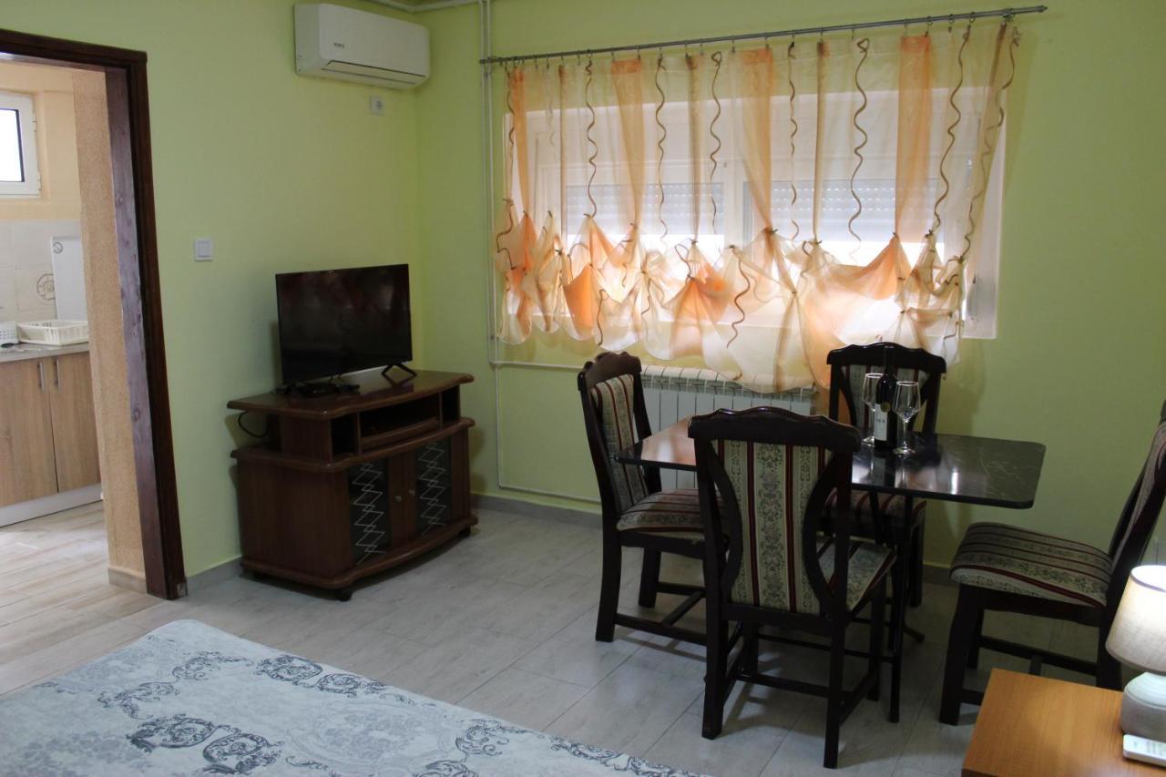 טיווט Apartmani Franovic מראה חיצוני תמונה