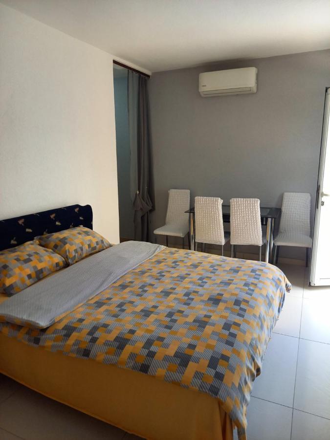 טיווט Apartmani Franovic מראה חיצוני תמונה